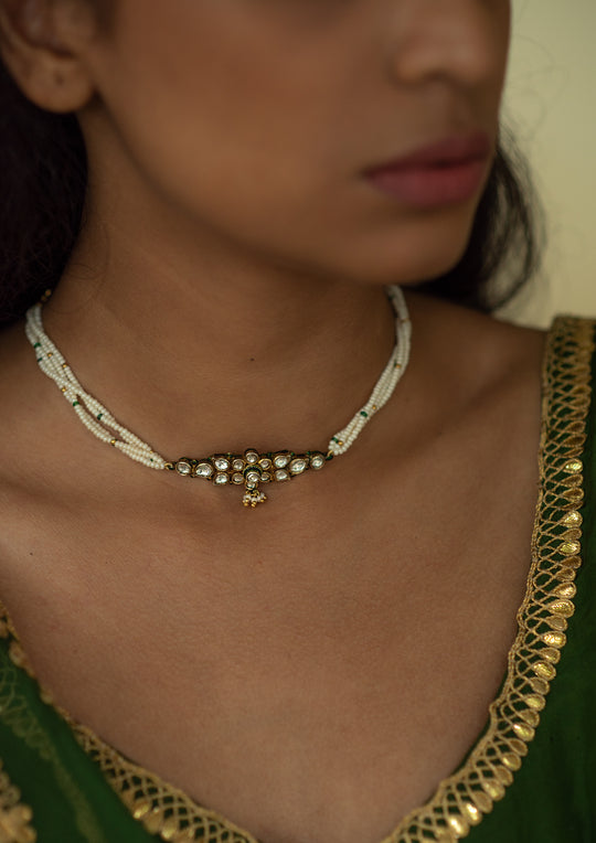 Naveli Choker