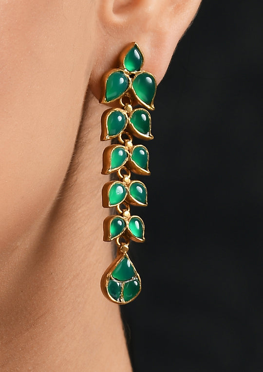Kundan Earrings With Green Onyx Leaves And Gold Plating