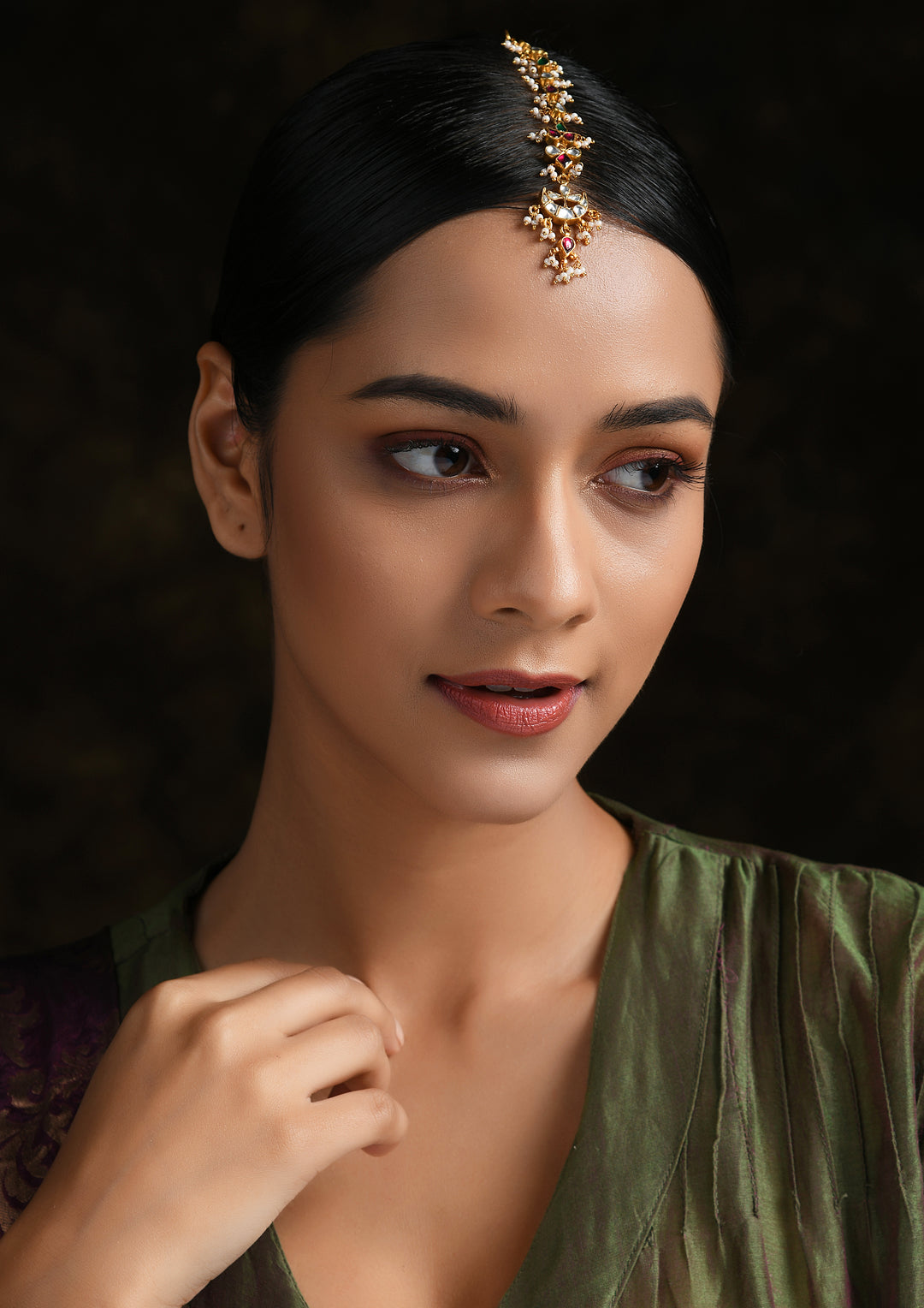 Navmi Multicolored Chaand Maangtika