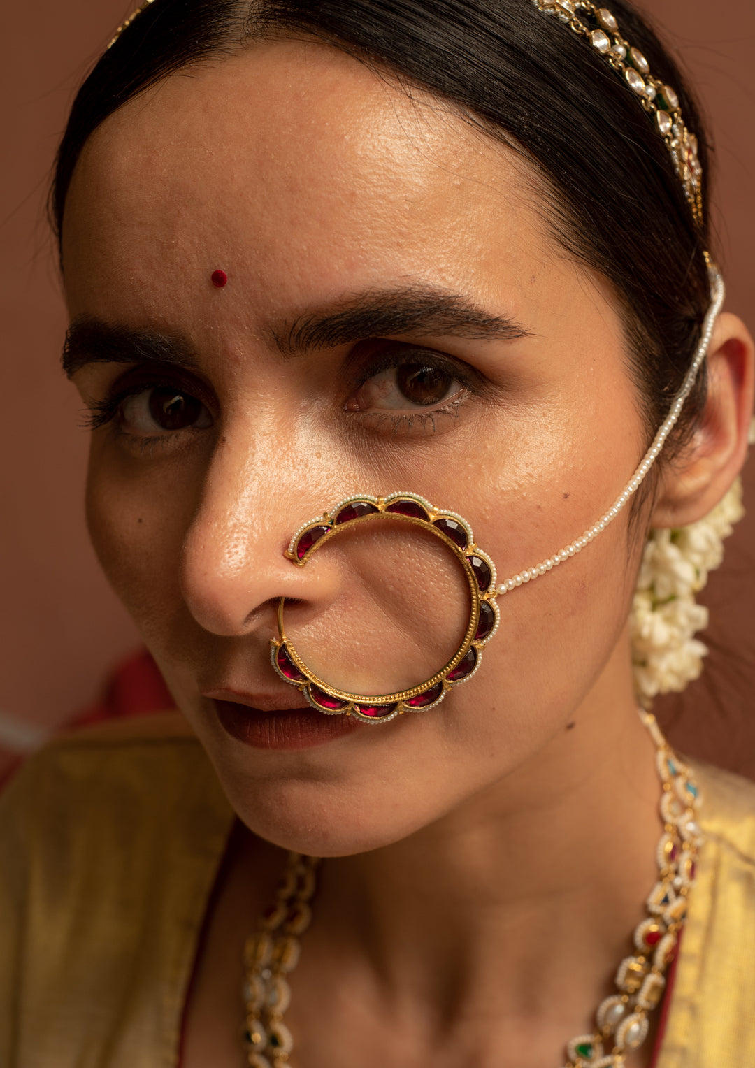 Gulabi Nagri Nath with Pearl Chain (Clip-On)