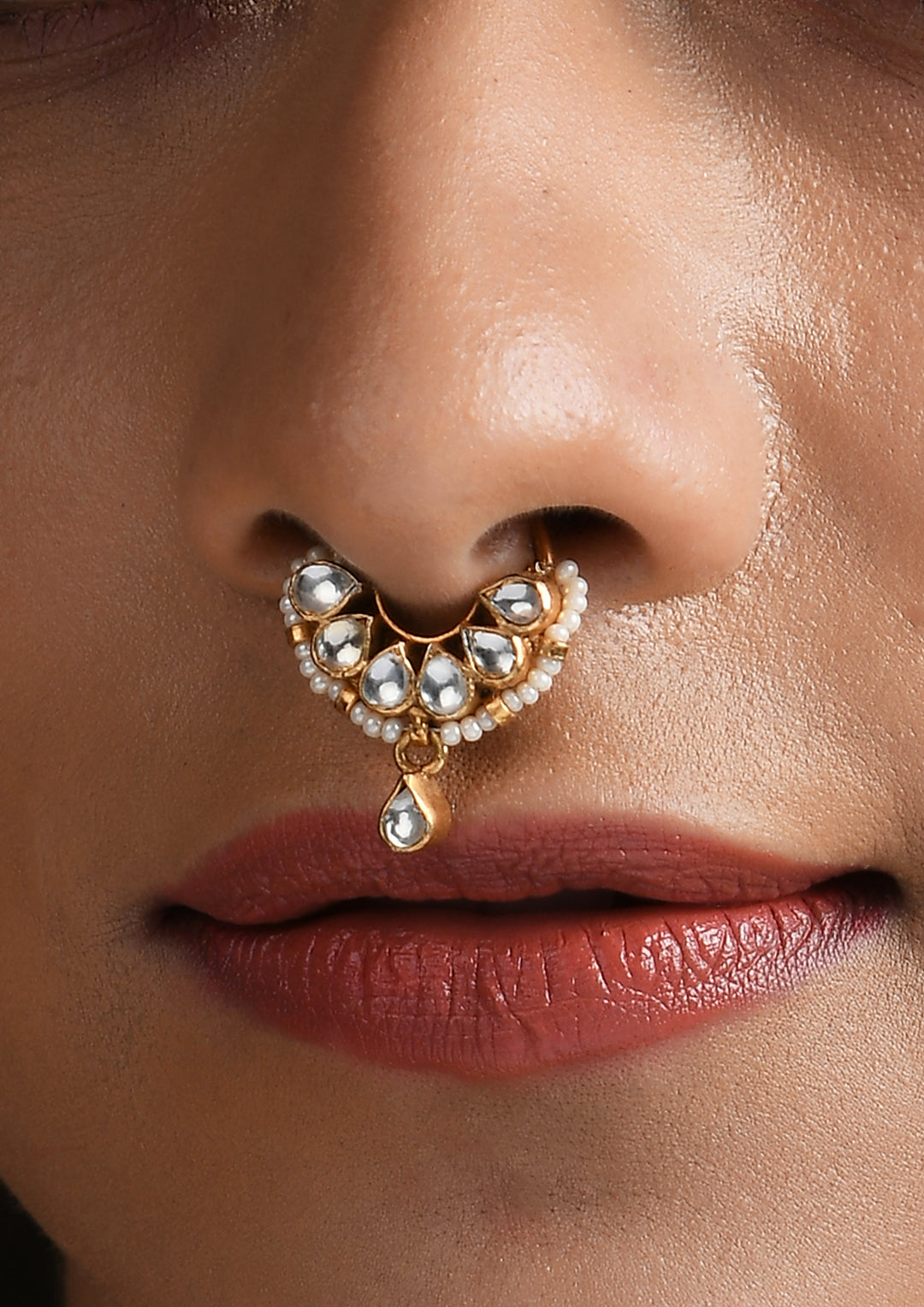Classic Monochrome Septum Nath With Polki